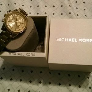 Brand New Michael kors watch. Use only once.
